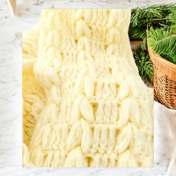 Winter white chunky knit fringed scarf - Picture 3 of 4